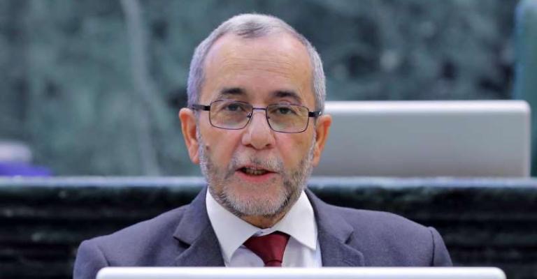 مشوقة يستجوب الحكومة حول موضوع المكافات والحوافز لكبار الموظفين لعدم ورود الإجابة خلال المدة القانونية