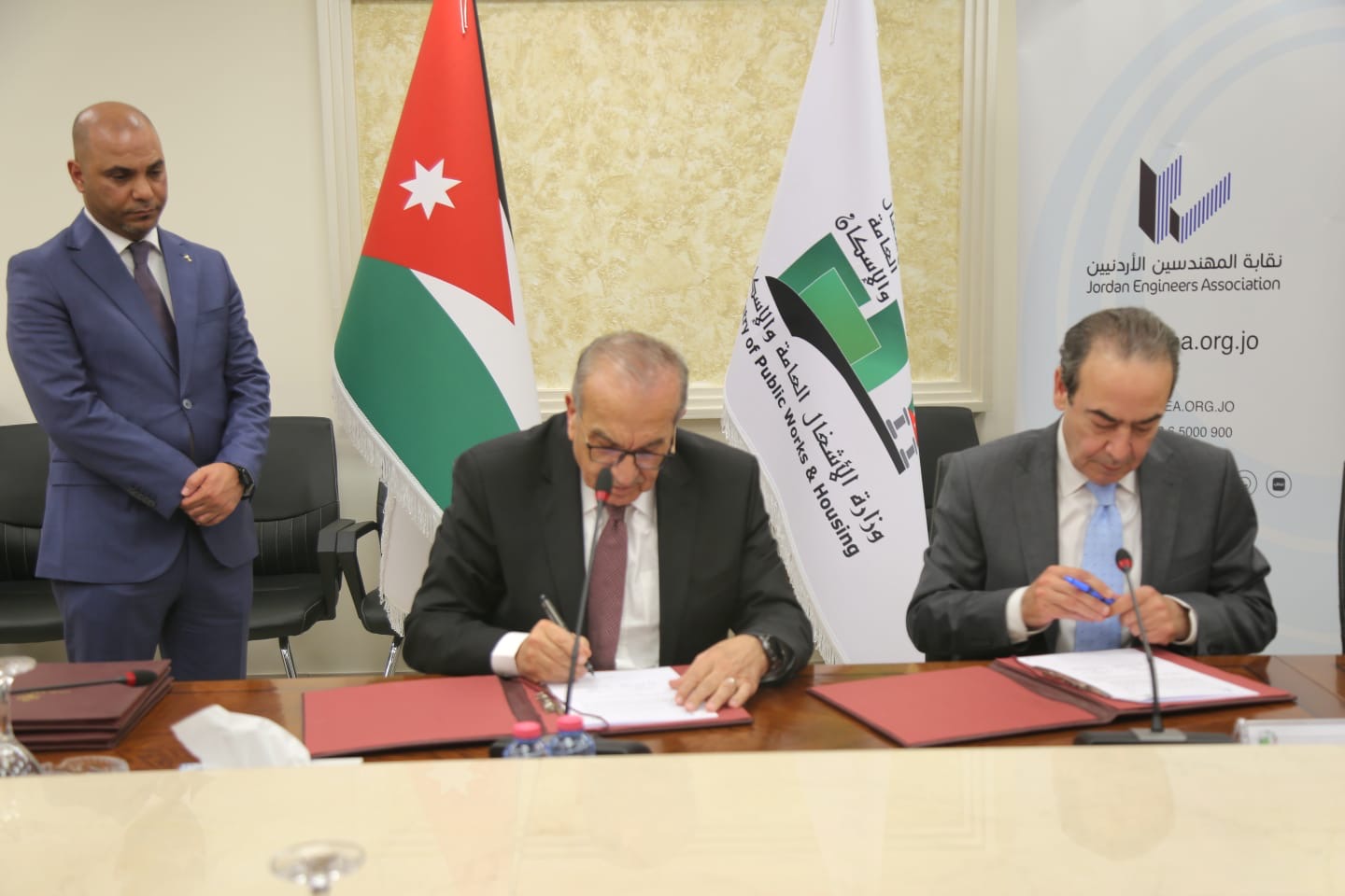 وزارة الأشغال ونقابة المهندسين توقعان اتفاقيتين لتعزيز التعاون وتدريب المهندسين حديثي التخرج