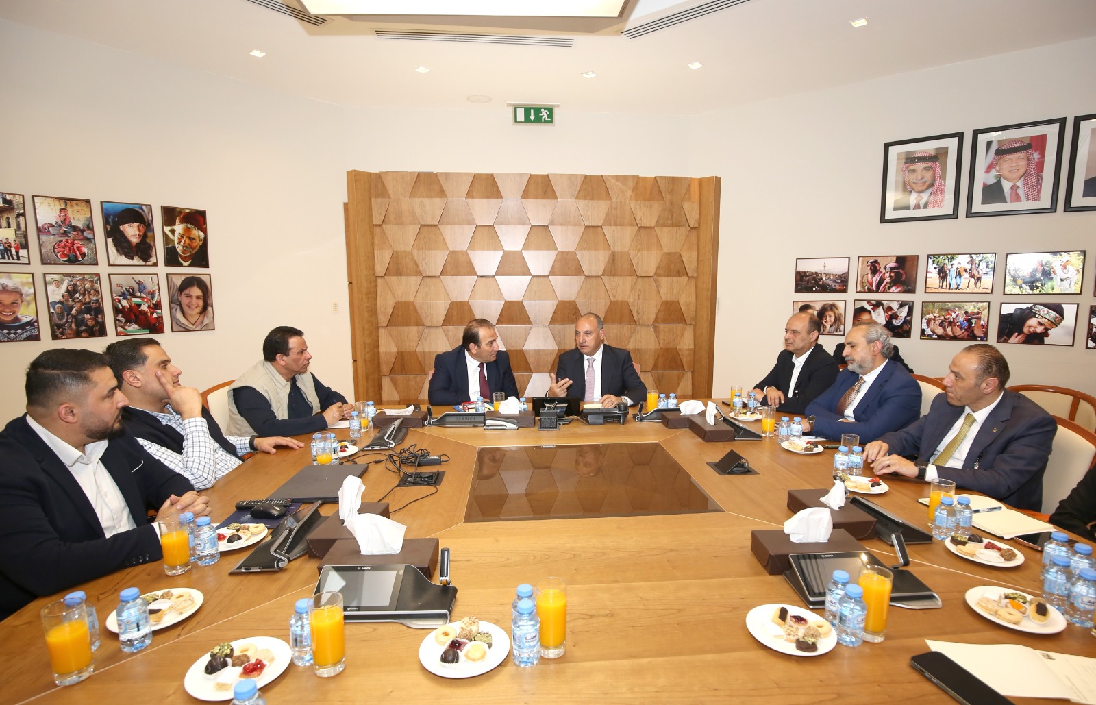 الشواربة يلتقي رئيس و أعضاء  نقابة مقاولي الإنشاءات الأردنيين