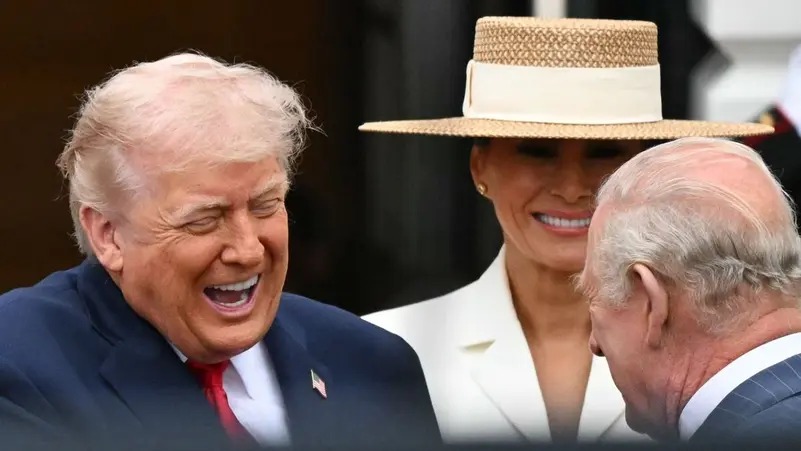 ترامب يمازح الملك تشارلز.. أمي كانت معجبة بك