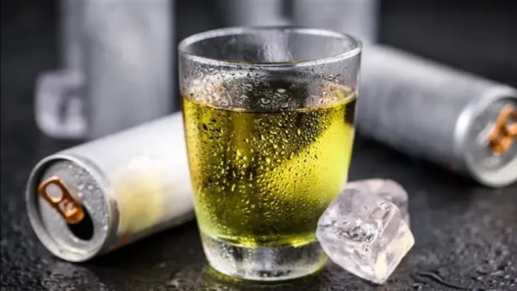 عاجل  وزارة الصناعة: حظر بيع مشروبات الطاقة لمن هم دون 18 عاما