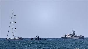 عاجل  إعلام إسرائيلي: البحرية الإسرائيلية بدأت بالسيطرة على سفن أسطول دولي متجه إلى غزة