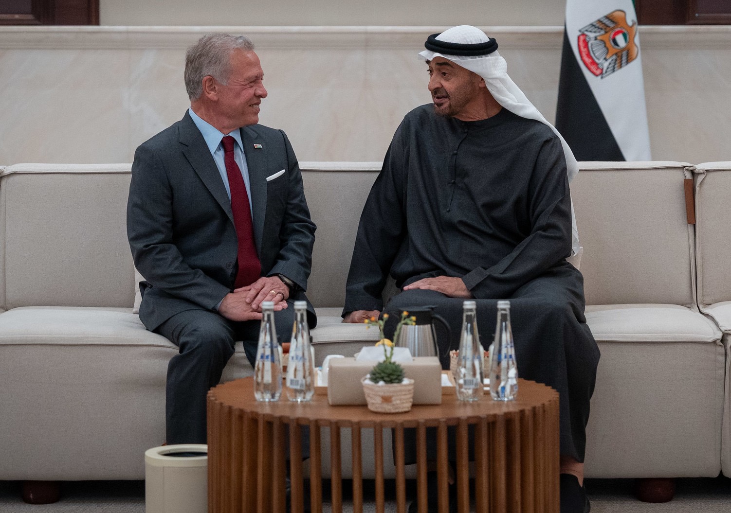 الملك يجري اتصالا هاتفيا مع رئيس دولة الإمارات ويدين تجدد الاعتداءات الإيرانية