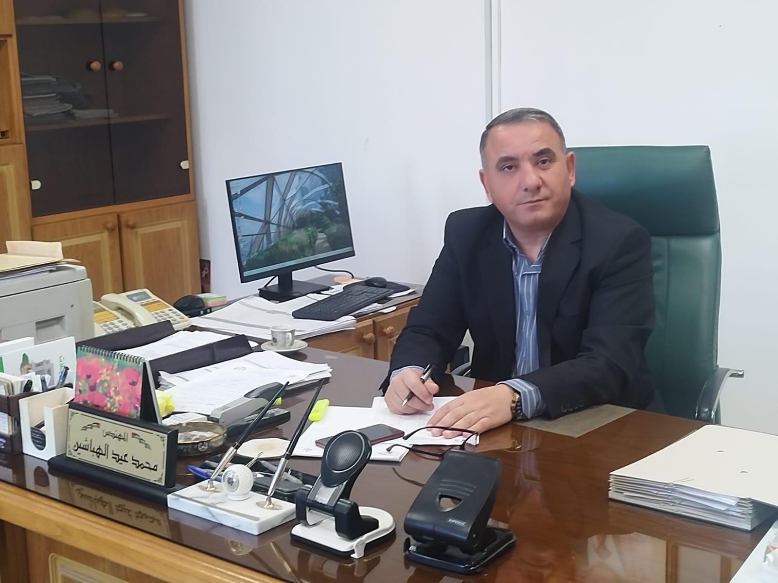 أشغال الزرقاء تنفذ حملة لإزالة الاكشاك المخالفة على طريق اتوستراد الزرقاء  المفرق