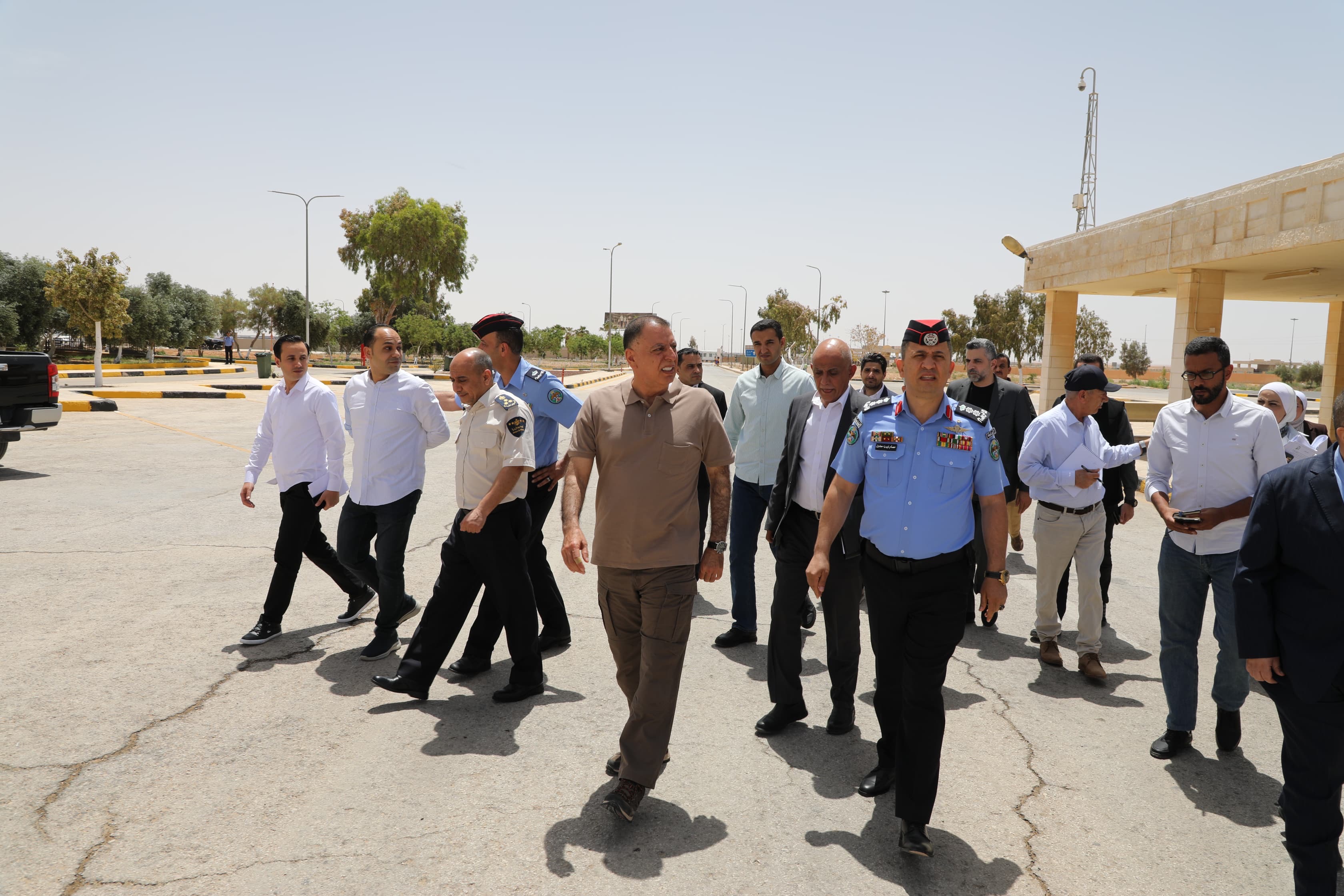 وزير الداخلية يزور مركز حدود العمري ومديرية قضاء الأزرق