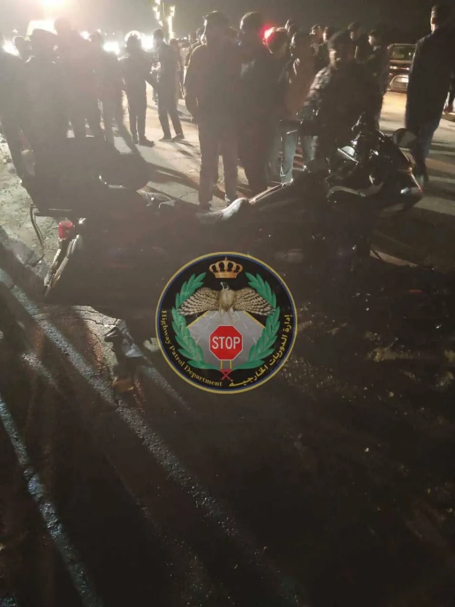 عاجل  (10) إصابات في حادث تصادم بين مركبة ودراجات نارية على طريق المفرق (فيديو)