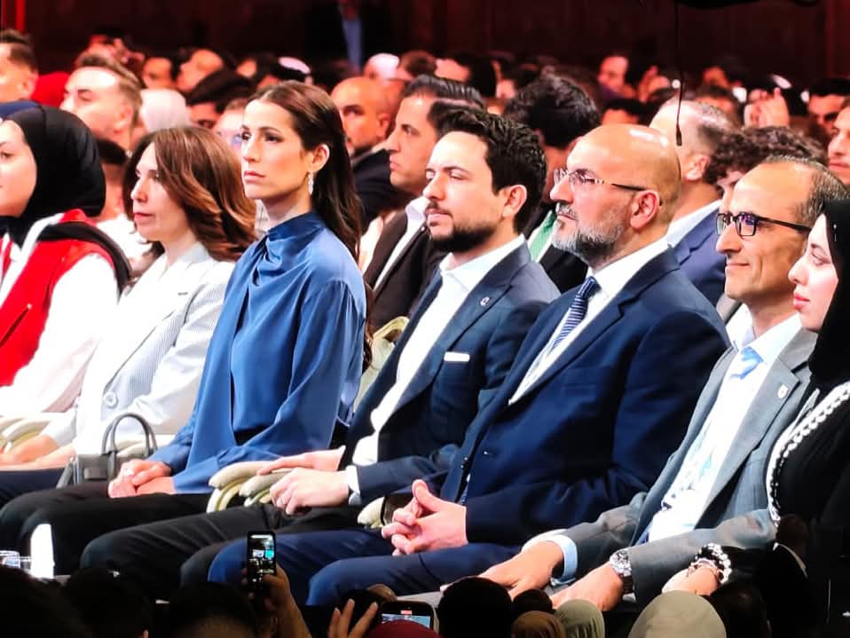 عاجل  سمو الأمير الحسين بن عبدالله الثاني، ولي العهد، ترافقه سمو الأميرة رجوة الحسين، يصلان إلى موقع انعقاد منتدى تواصل 2026، في منطقة البحر الميت
