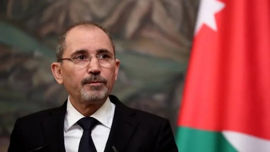 وزير الخارجية يبحث مع نظيره الإماراتي الاعتداء الغاشم في منطقة الظفرة بأبو ظبي