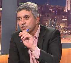 حرامي دابوق يسرق شاحن وعطر من سيارة صحفي
