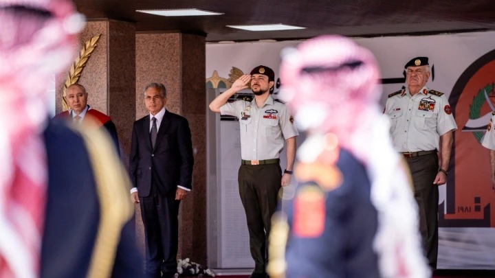 مندوبا عن الملك.. ولي العهد يرعى حفل تخريج الفوج الـ 34 من الجناح العسكري بجامعة مؤتة