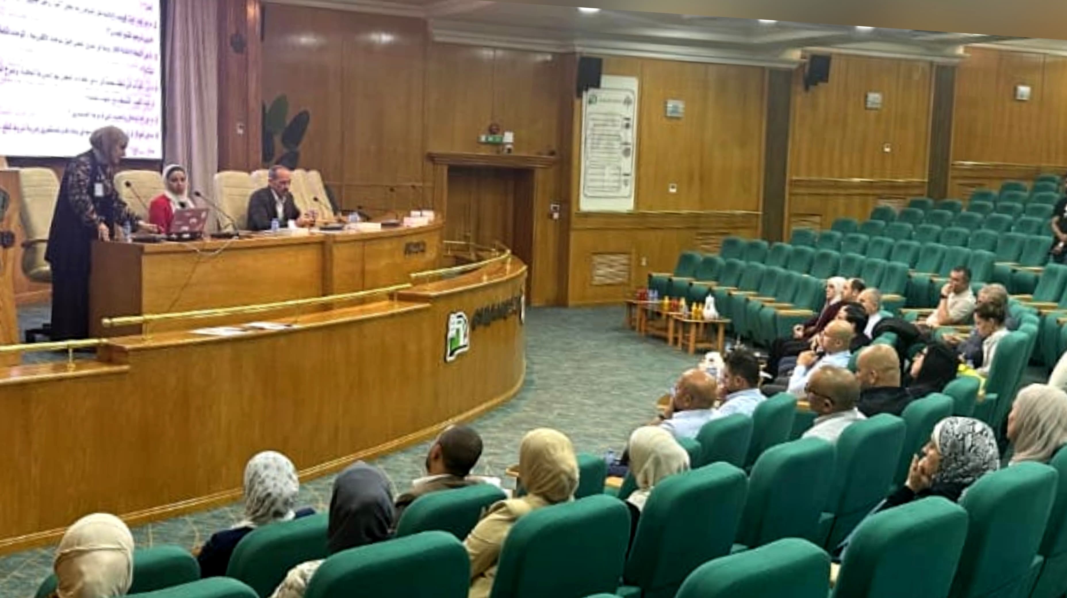 وزارة الأشغال العامة والإسكان تعقد لقاءً تشاورياً مع مستثمري قطاع اللوحات الإعلانية