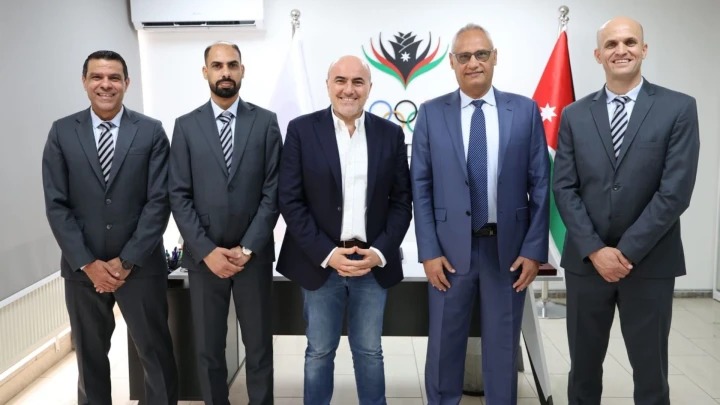 اللجنة الأولمبية تكرم طاقم التحكيم الأردني المشارك بكأس العالم 2026